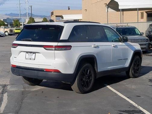 2024 Jeep Grand Cherokee Laredo