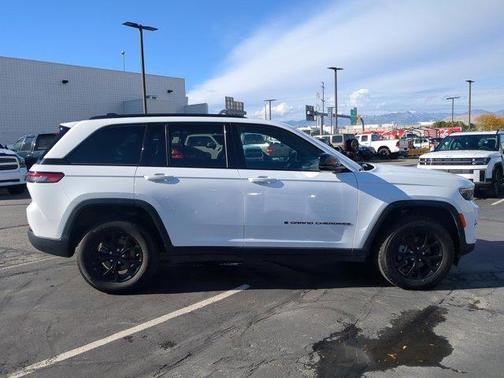 2024 Jeep Grand Cherokee Laredo