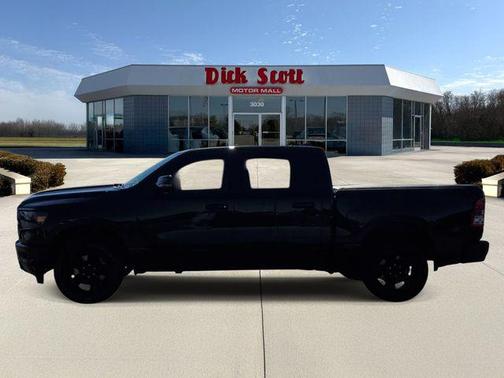 Diamond Black Crystal Pearlcoat 2023 RAM 1500 Big Horn/Lone Star