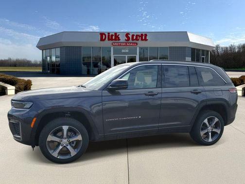 Baltic Gray Metallic Clearcoat 2026 Jeep Grand Cherokee Limited