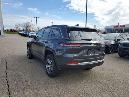 Baltic Gray Metallic Clearcoat 2026 Jeep Grand Cherokee Limited