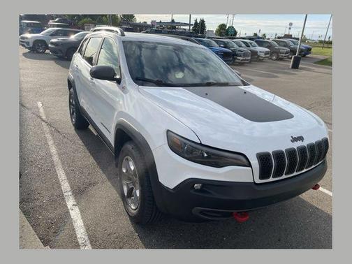 Bright White Clearcoat 2019 Jeep Cherokee Trailhawk