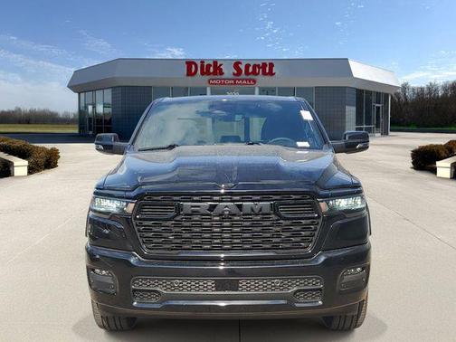 Diamond Black Crystal Pearlcoat 2026 RAM 1500 Big Horn/Lone Star