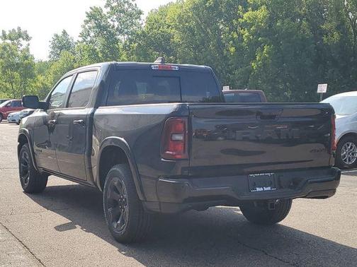 Diamond Black Crystal Pearlcoat 2026 RAM 1500 Big Horn/Lone Star