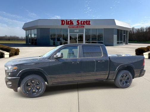 Diamond Black Crystal Pearlcoat 2026 RAM 1500 Big Horn/Lone Star