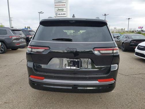 Diamond Black Crystal Pearlcoat 2026 Jeep Grand Cherokee L Limited