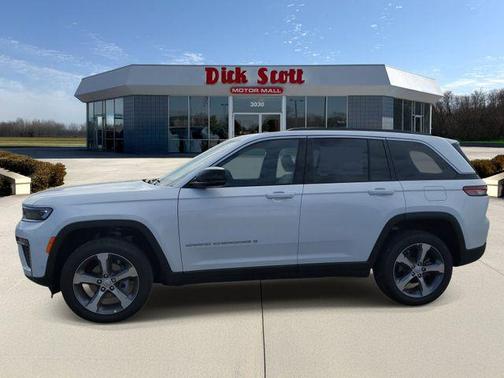 Bright White Clearcoat 2026 Jeep Grand Cherokee Limited