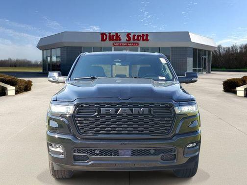 Diamond Black Crystal Pearlcoat 2026 RAM 1500 Big Horn/Lone Star