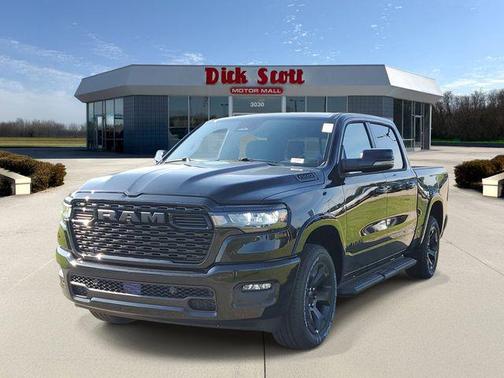 Diamond Black Crystal Pearlcoat 2026 RAM 1500 Big Horn/Lone Star