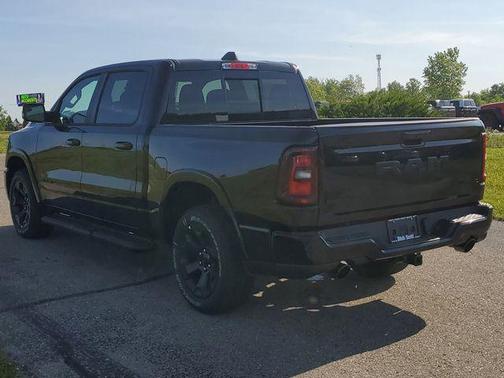 Diamond Black Crystal Pearlcoat 2026 RAM 1500 Big Horn/Lone Star
