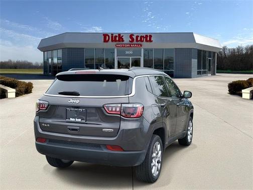 2022 Jeep Compass Latitude Lux
