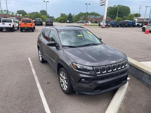 2022 Jeep Compass Latitude Lux
