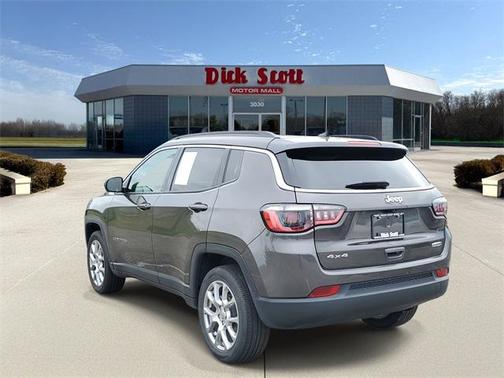 2022 Jeep Compass Latitude Lux