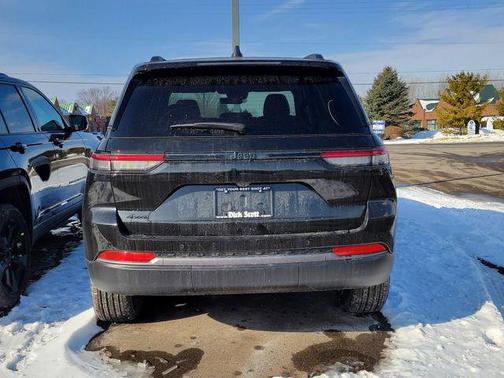 2026 Jeep Grand Cherokee Altitude