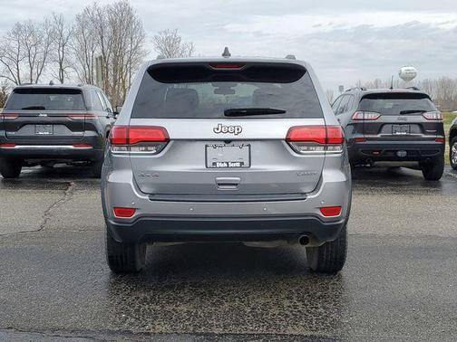 2020 Jeep Grand Cherokee Laredo