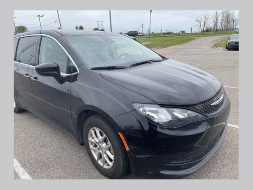 Diamond Black Crystal Pearlcoat 2024 Chrysler Voyager LX