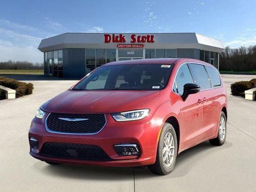 Red Hot Pearlcoat 2026 Chrysler Pacifica L