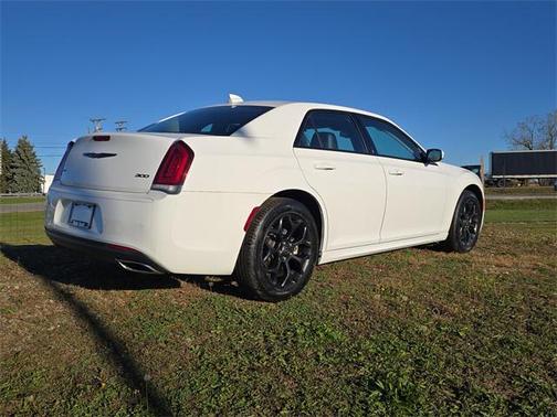 2022 Chrysler 300 Touring