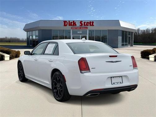 2022 Chrysler 300 Touring