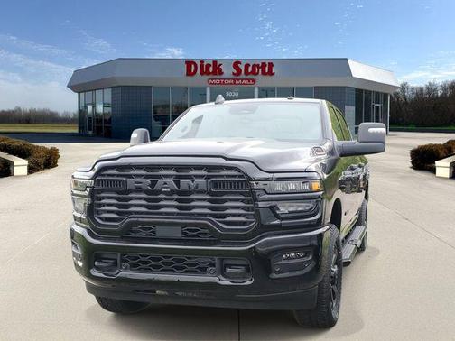 Diamond Black Crystal Pearlcoat 2026 RAM 2500 Big Horn Crew Cab 4x4 6'4' Box