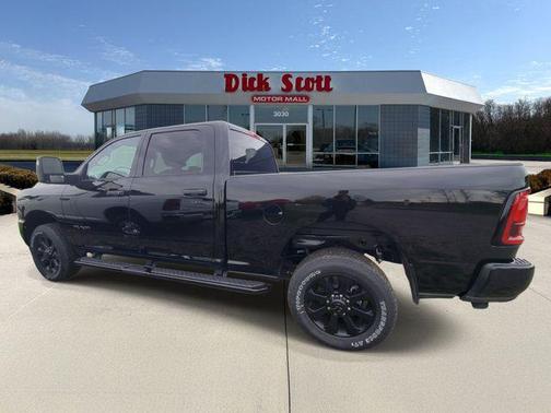 Diamond Black Crystal Pearlcoat 2026 RAM 2500 Big Horn Crew Cab 4x4 6'4' Box
