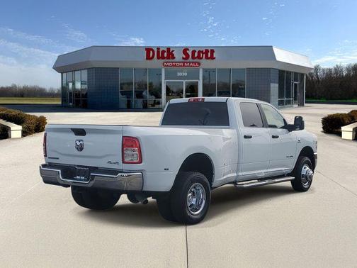 2024 RAM 3500 Big Horn Crew Cab 4x4 8' Box