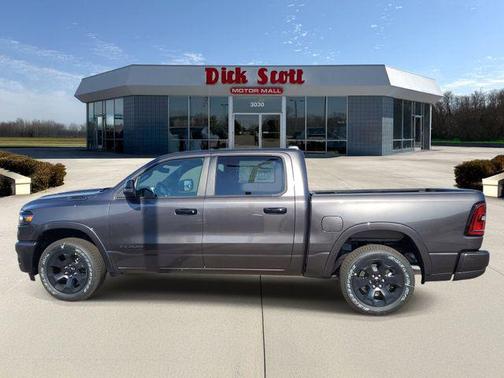 Granite Crystal Metallic Clearcoat 2026 RAM 1500 Big Horn/Lone Star