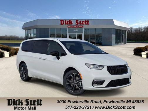 Bright White Clearcoat 2026 Chrysler Pacifica L