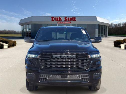 Diamond Black Crystal Pearlcoat 2026 RAM 1500 Big Horn/Lone Star