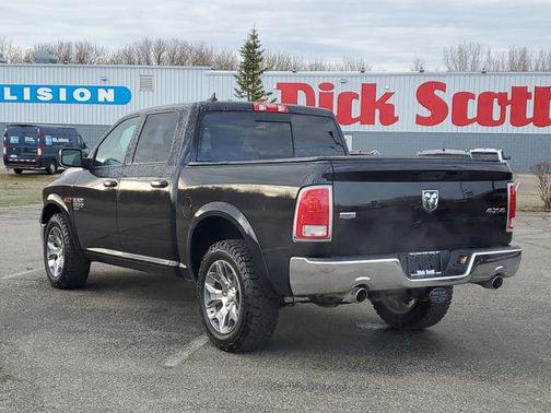 Diamond Black Crystal Pearlcoat 2019 RAM 1500 Laramie