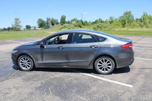 Photo 5 of 30 of 2017 Ford Fusion Hybrid SE