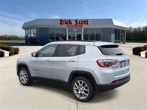 2024 Jeep Compass Latitude Lux