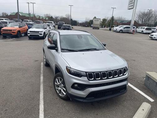 2024 Jeep Compass Latitude Lux