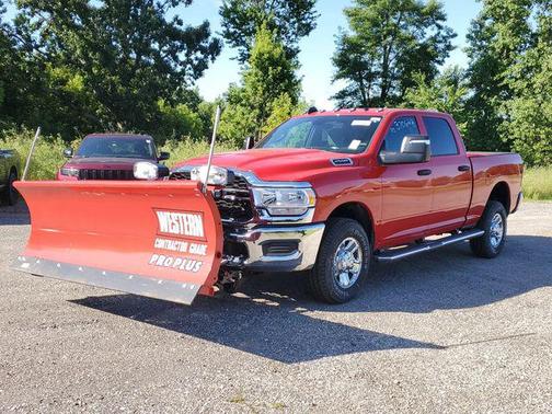 2024 RAM 2500 Tradesman Crew Cab 4x4 6'4' Box