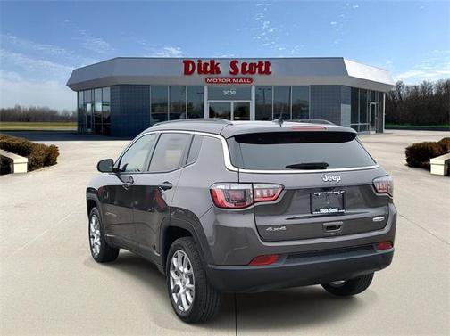 2022 Jeep Compass Latitude Lux