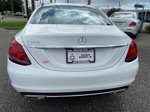 Photo 5 of 32 of 2020 Mercedes-Benz C-Class C 300