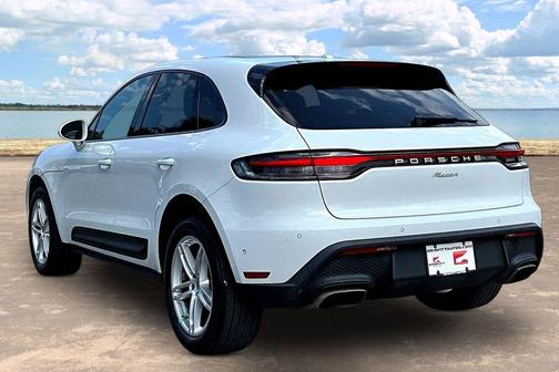 White 2022 Porsche Macan Base