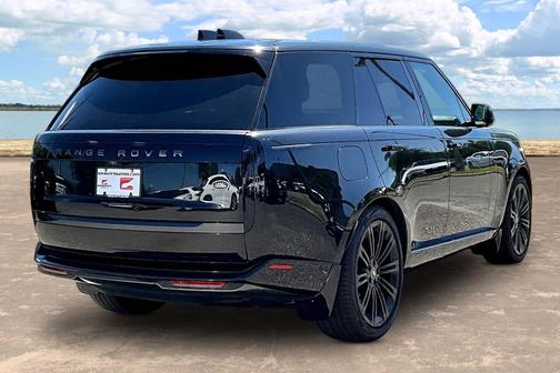 Black 2023 Land Rover Range Rover SE