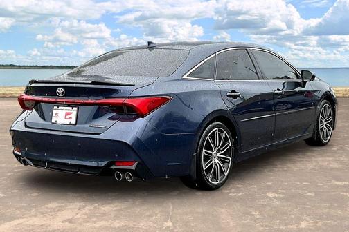 Pearl 2019 Toyota Avalon XLE Touring
