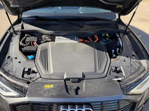 2021 Audi e-tron Premium