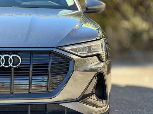 2021 Audi e-tron Premium