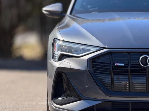 2021 Audi e-tron Premium