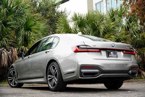 2021 BMW 750 i xDrive