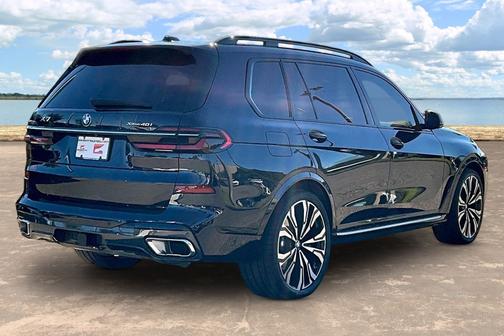 Carbon Black Metallic 2023 BMW X7 xDrive40i