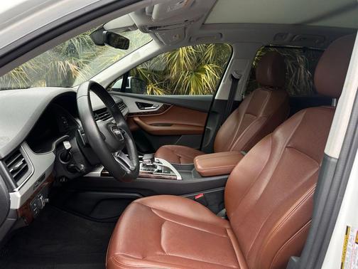 Glacier White Metallic 2019 Audi Q7 45 Premium Plus