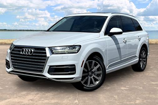 White 2019 Audi Q7 45 SE Premium Plus
