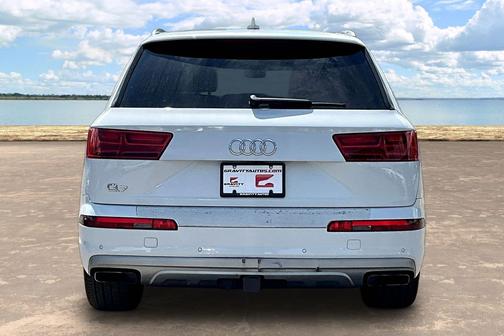White 2019 Audi Q7 45 SE Premium Plus