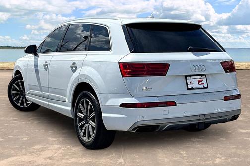 White 2019 Audi Q7 45 SE Premium Plus