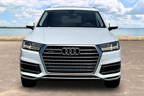 White 2019 Audi Q7 45 SE Premium Plus