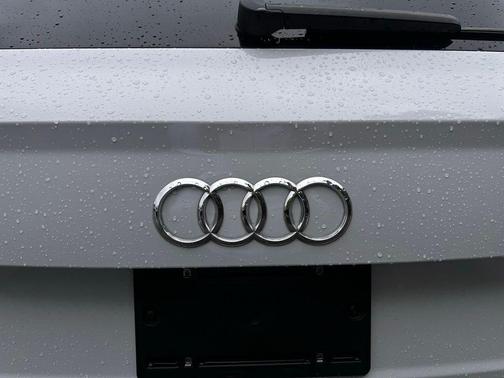 Glacier White Metallic 2019 Audi Q7 45 Premium Plus